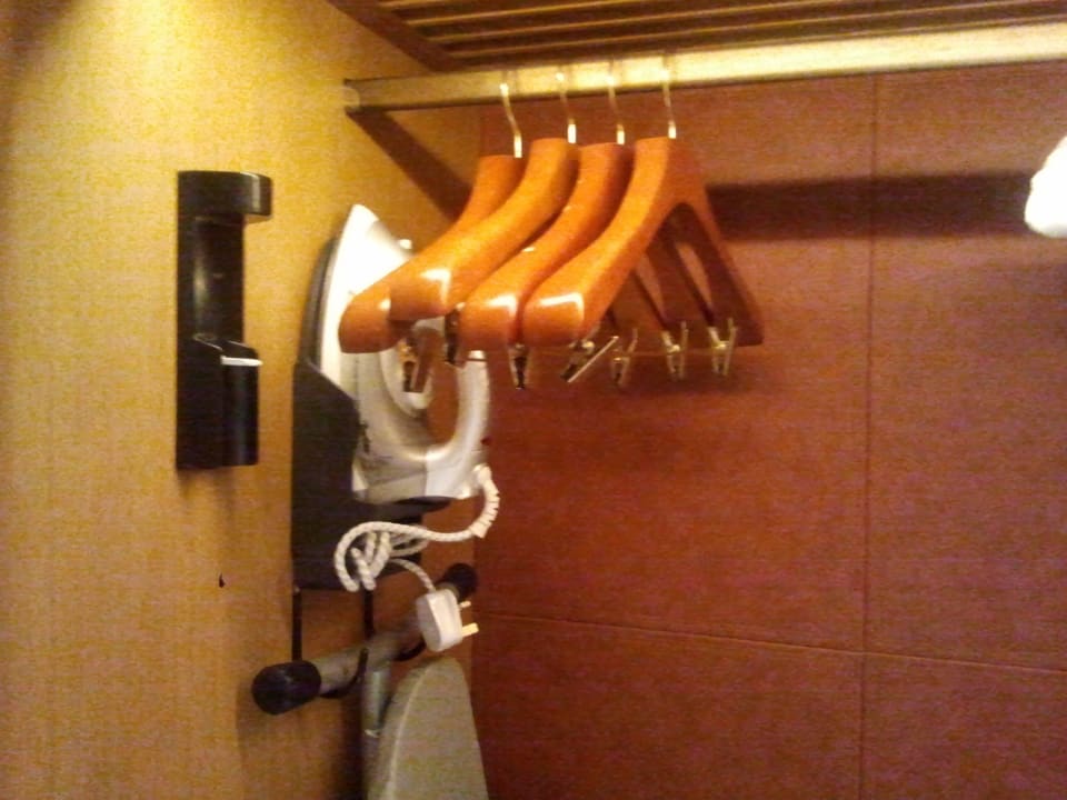 Schrank The St. Regis Saadiyat Island Resort, Abu Dhabi