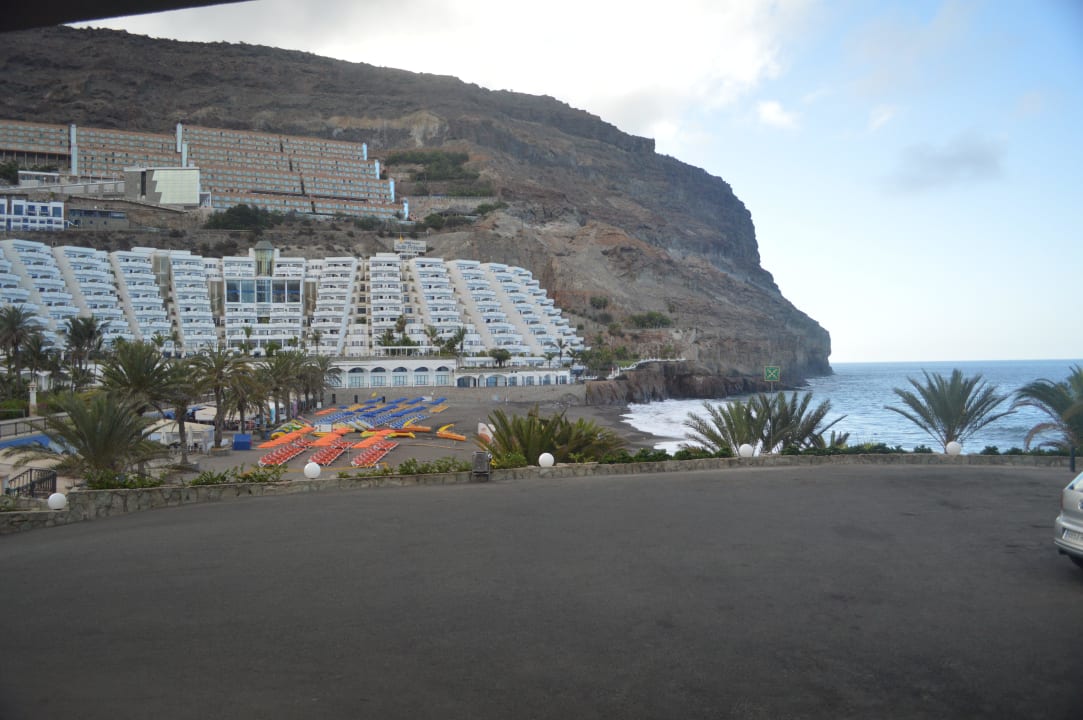 Vor dem Hoteleingang Princess Taurito