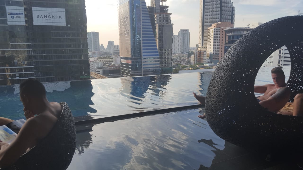 Infinity Pool im 14. Stock  Eastin Grand Hotel Sathorn