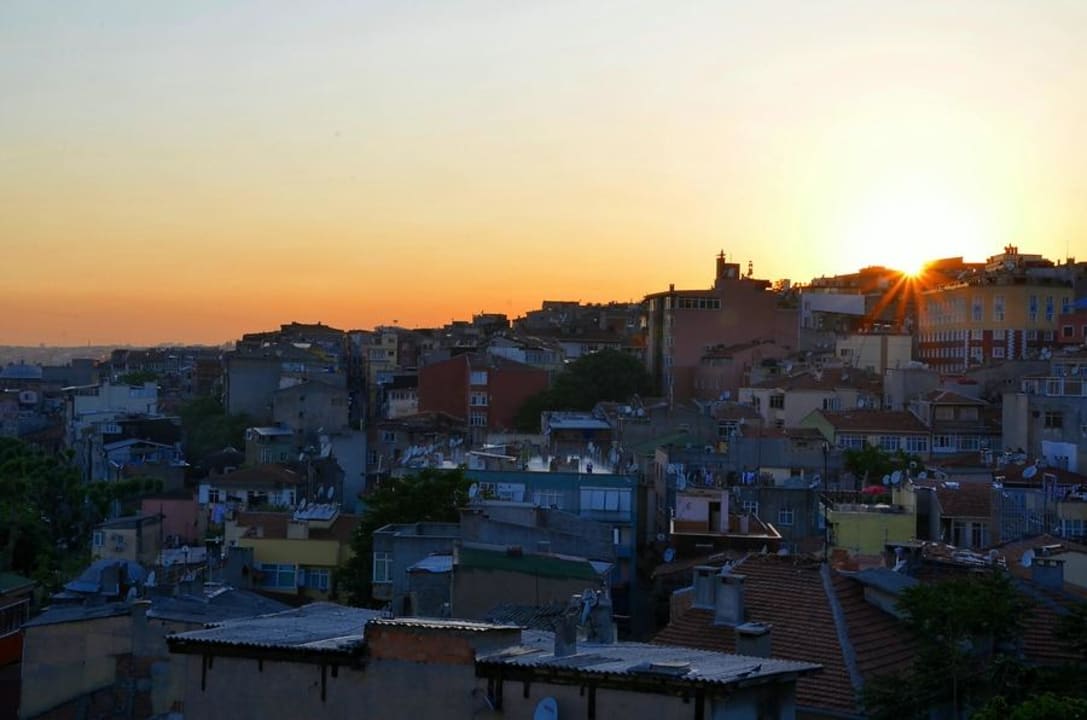 Sonnenuntergang von der Terrasse Hotel Sultan Palace