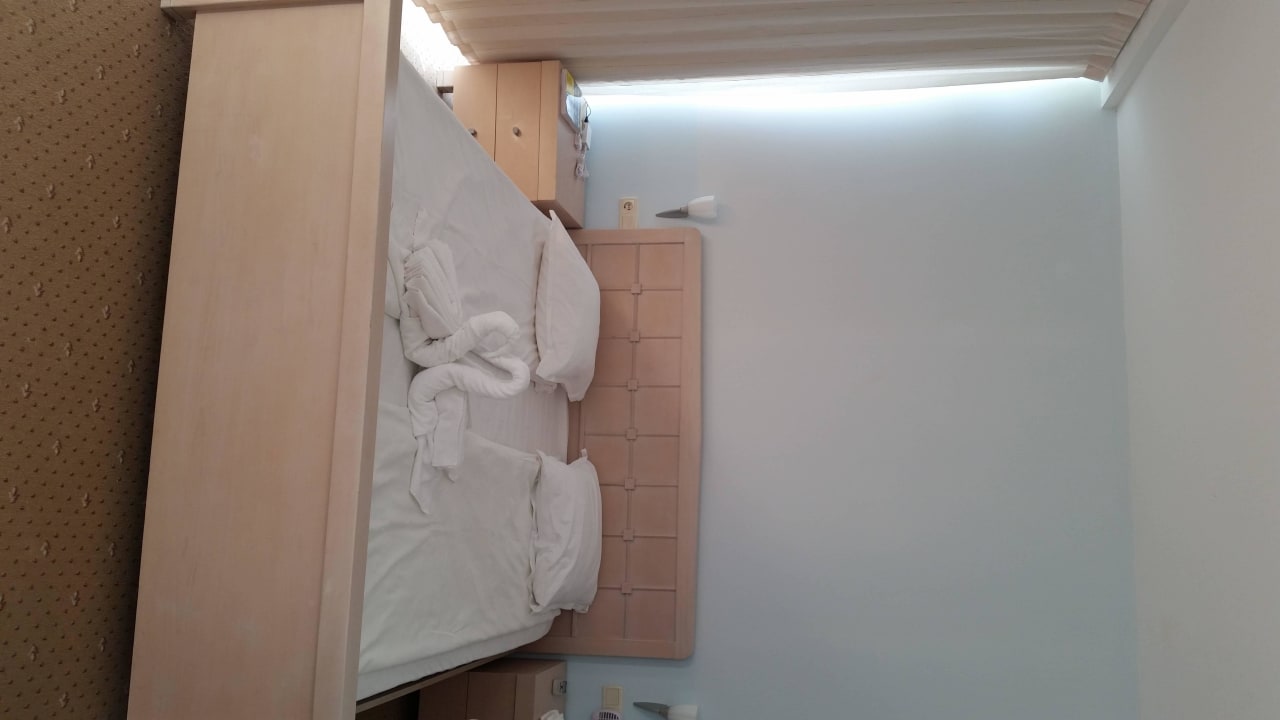 Bett im Schlafzimmer AluaSun Helios Beach