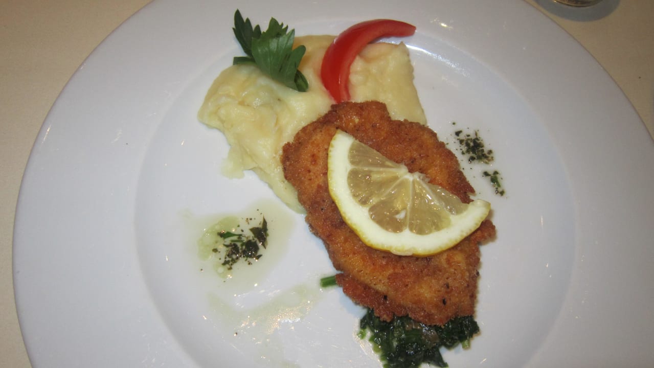 Hauptspeise Cordon Bleu auf Blattspinat "Leonardo" Grand Makadi