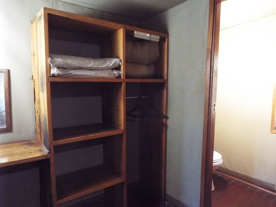 Regal und Toilette  Punda Maria Rest Camp