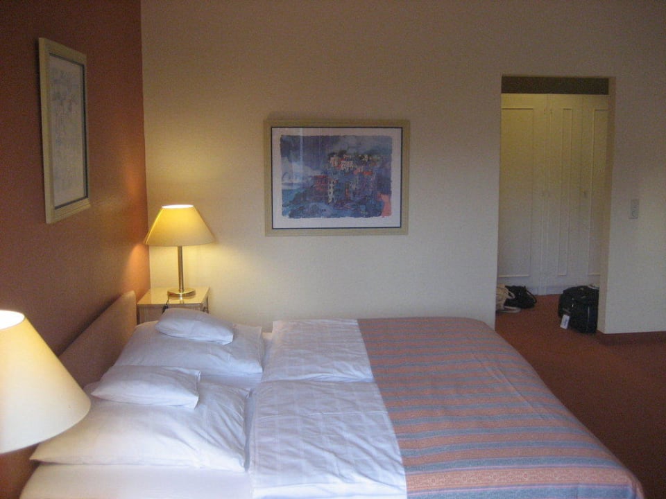 Blick zum Vorraum mit Schrank Hotel Bellevue