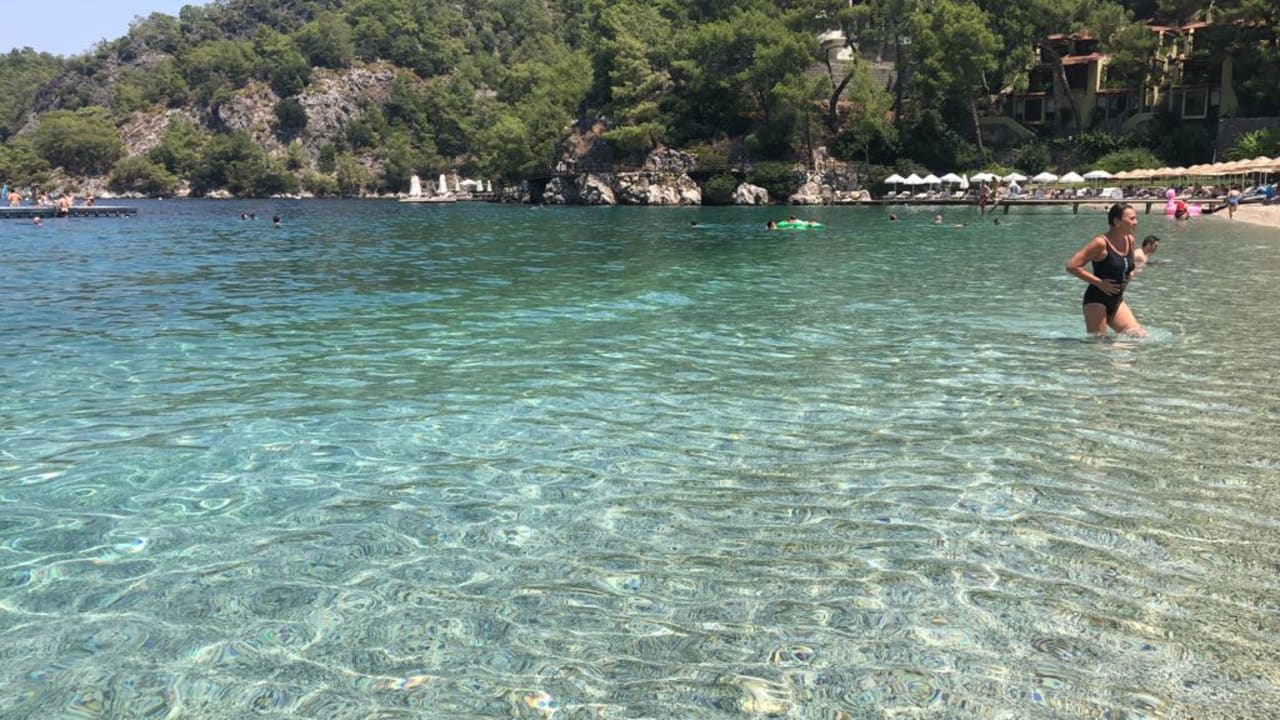 Strand Hillside Beach Club