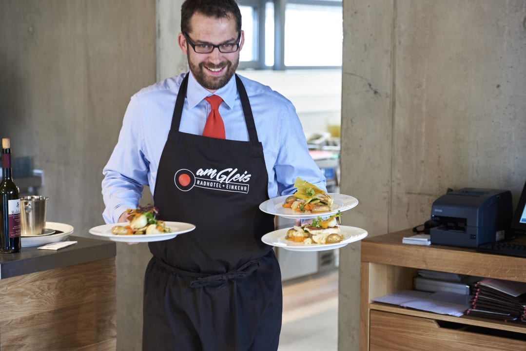 Chef Florian Repnik - TOP!  RADHOTEL + EINKEHR am Gleis