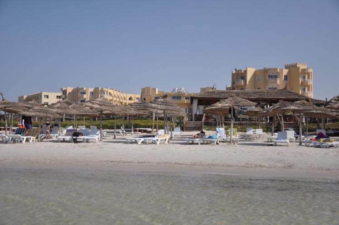 Plaża przy hotelu Skanes Serail Aquapark