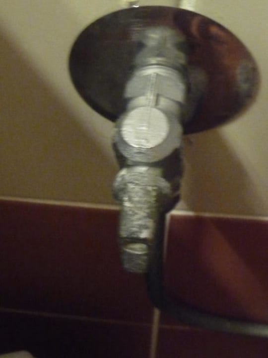 Wasserzuleitung zum WC Doreta Beach Resort & Spa