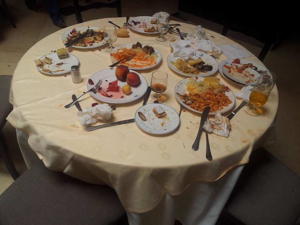 So sahen die Tische von arabischen Gästen aus El Mouradi Club Kantaoui