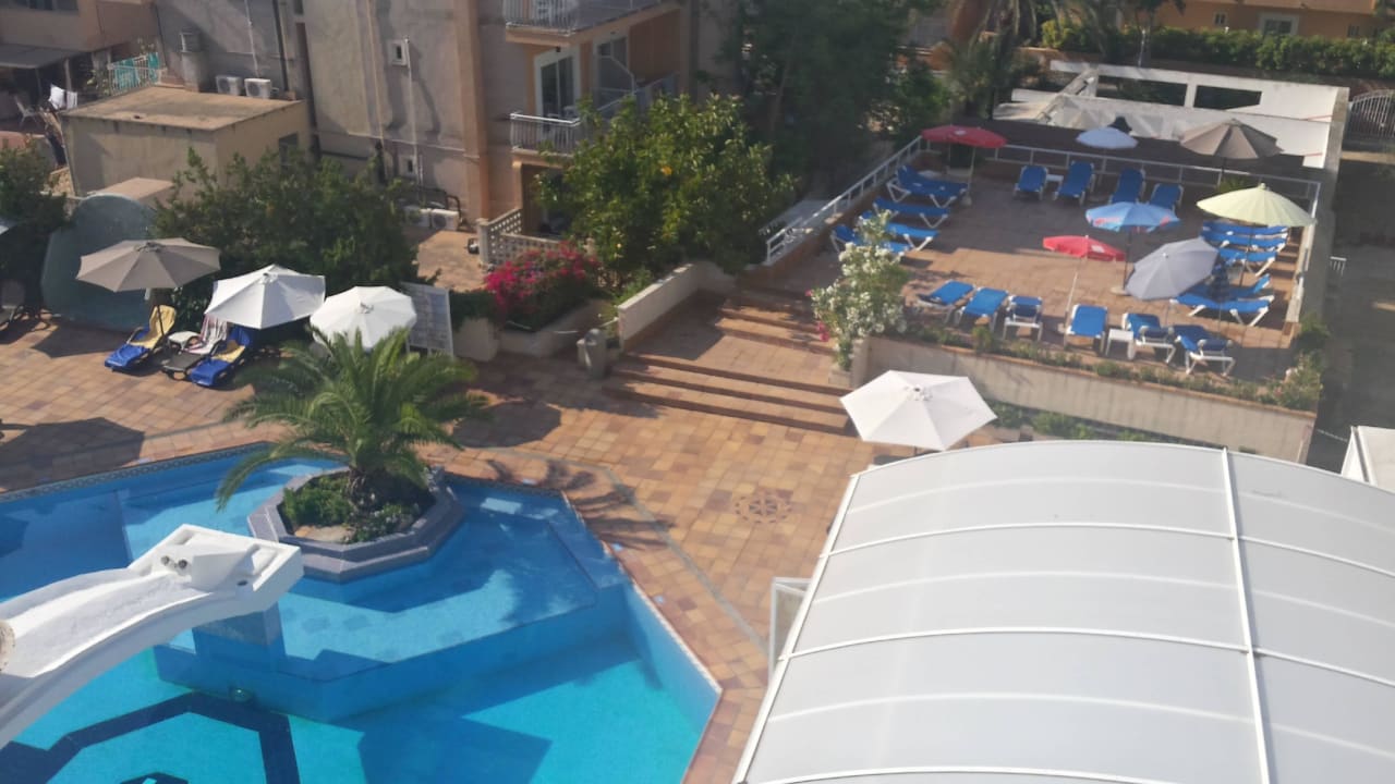 Vyhlad na bazen Mar Hotels Paguera & Spa