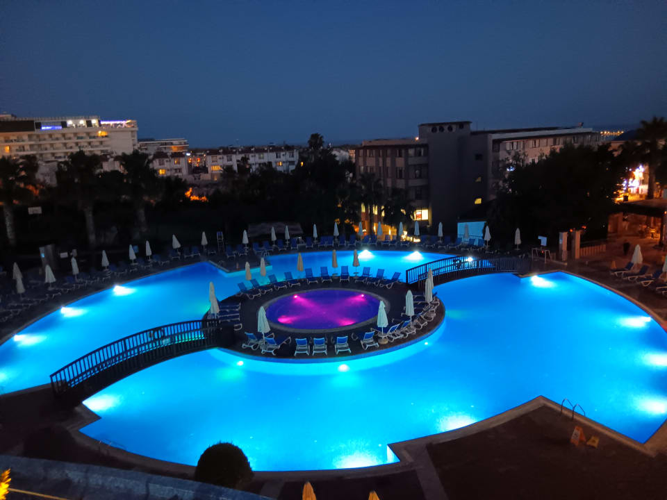 Pool Side Prenses Resort & Spa