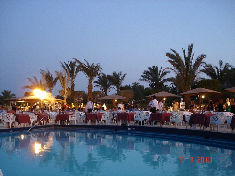 Barbecue am Pool Fort Arabesque Resort, Spa & Villas