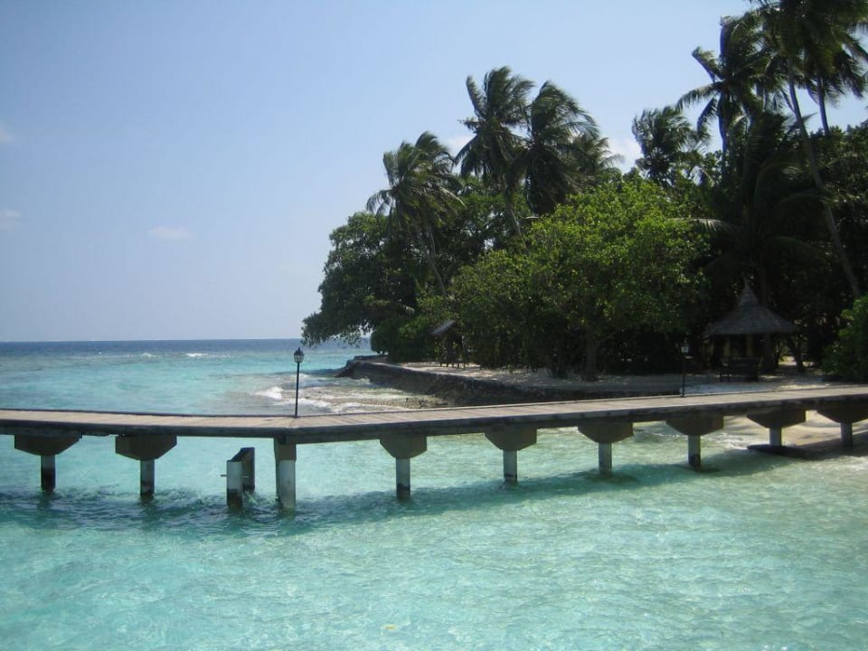 Blick vom Wasserbungalow zur Insel Embudu Village