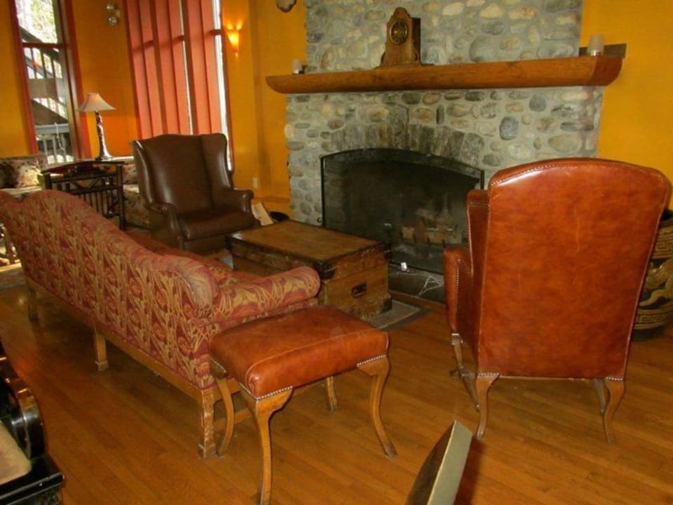 Kamin in der Lobby Hotel Emerald Lake Lodge