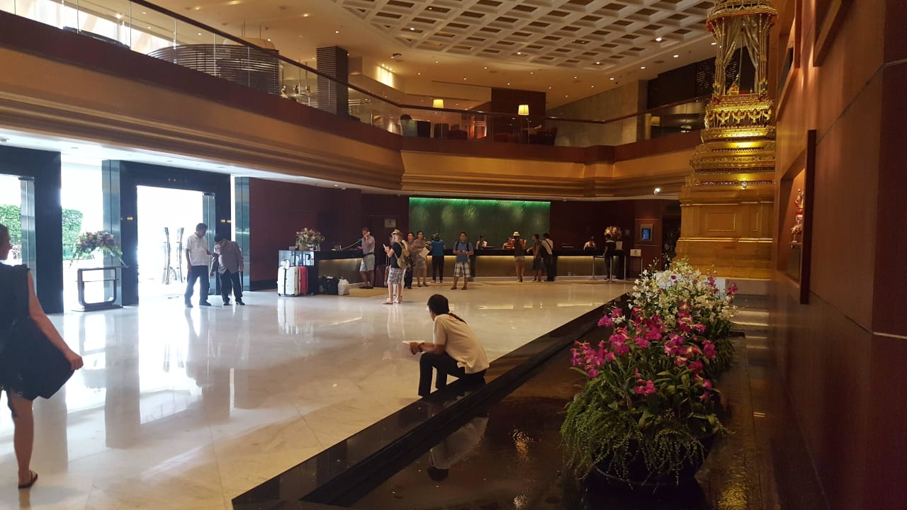 Rezeption Royal Orchid Sheraton Hotel & Towers