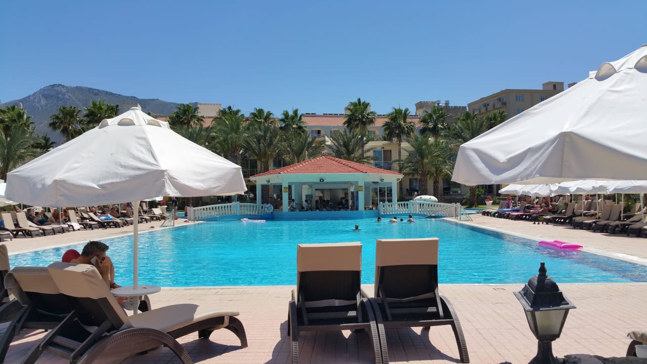 Large Pool Oscar Resort Hotel