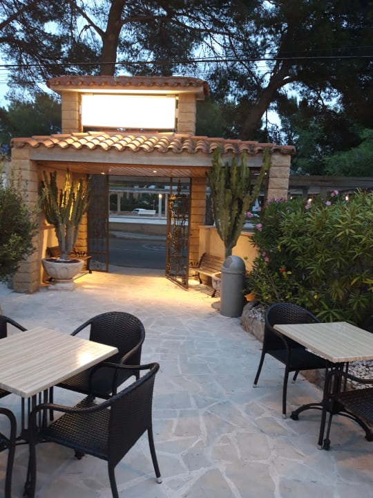 Gartenanlage Villa Columbus Rooms and Restaurant