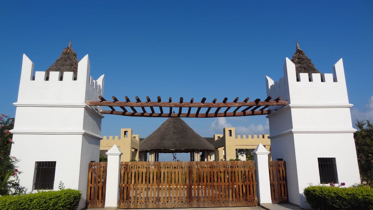 Hoteleinfahrt Royal Zanzibar Beach Resort