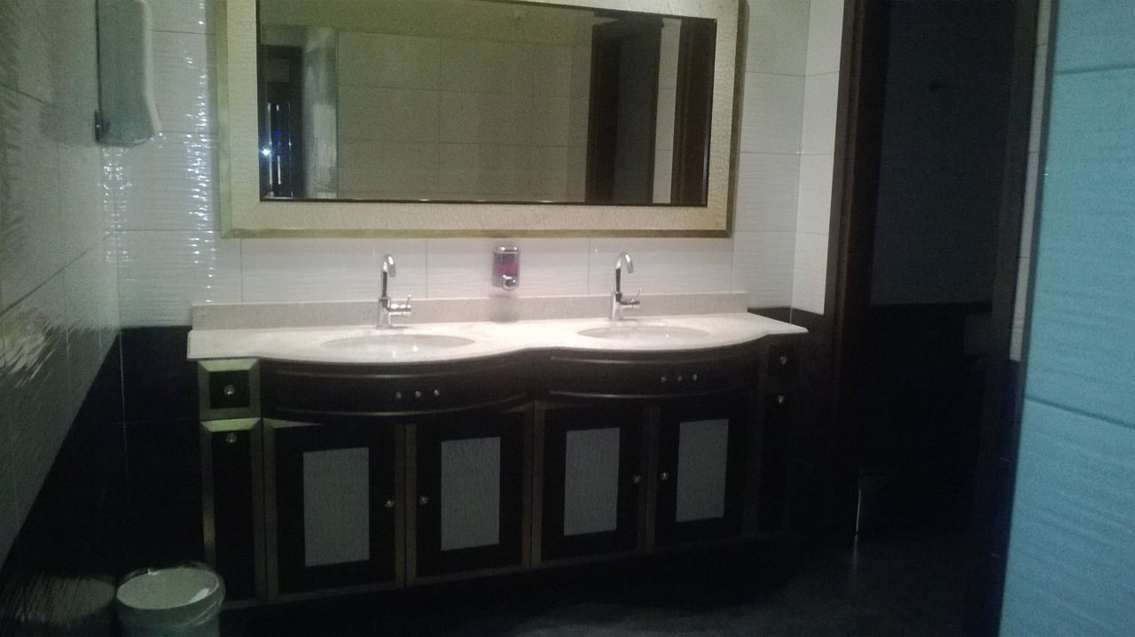 Öffentl. WC Bereich Hotel Mondial