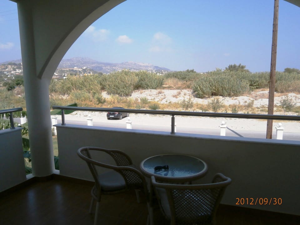 Balkon des Wohnbereichs Afandou Bay Resort Suites