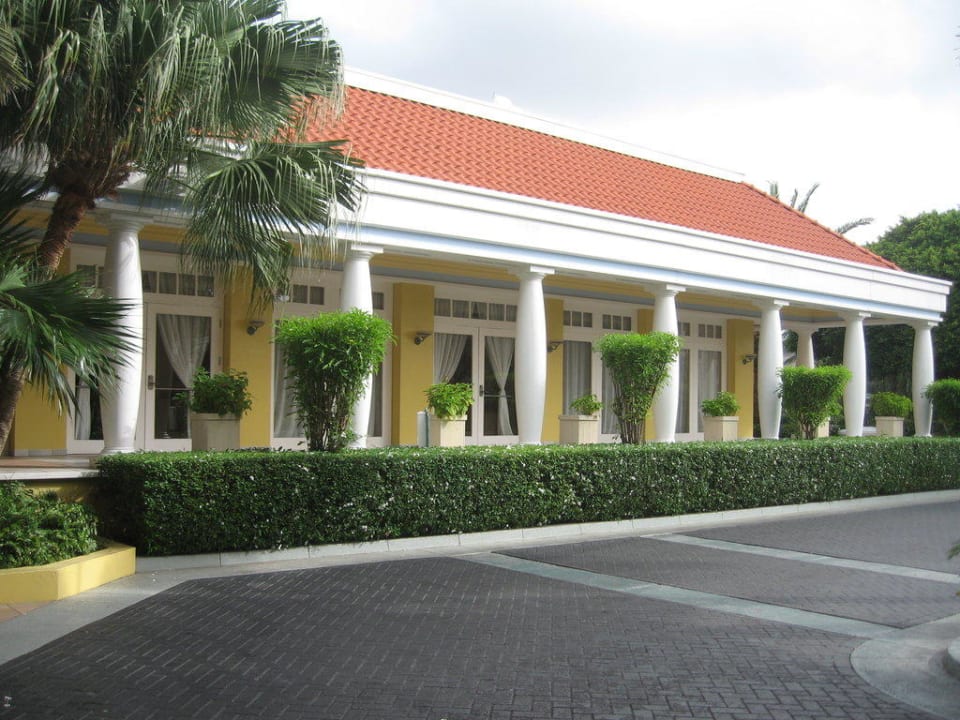 Einfahrt am Hotel Curacao Marriott Beach Resort