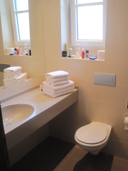 Ansprechdes Badezimmer mit Dusche Aminess Vival Velaris Resort