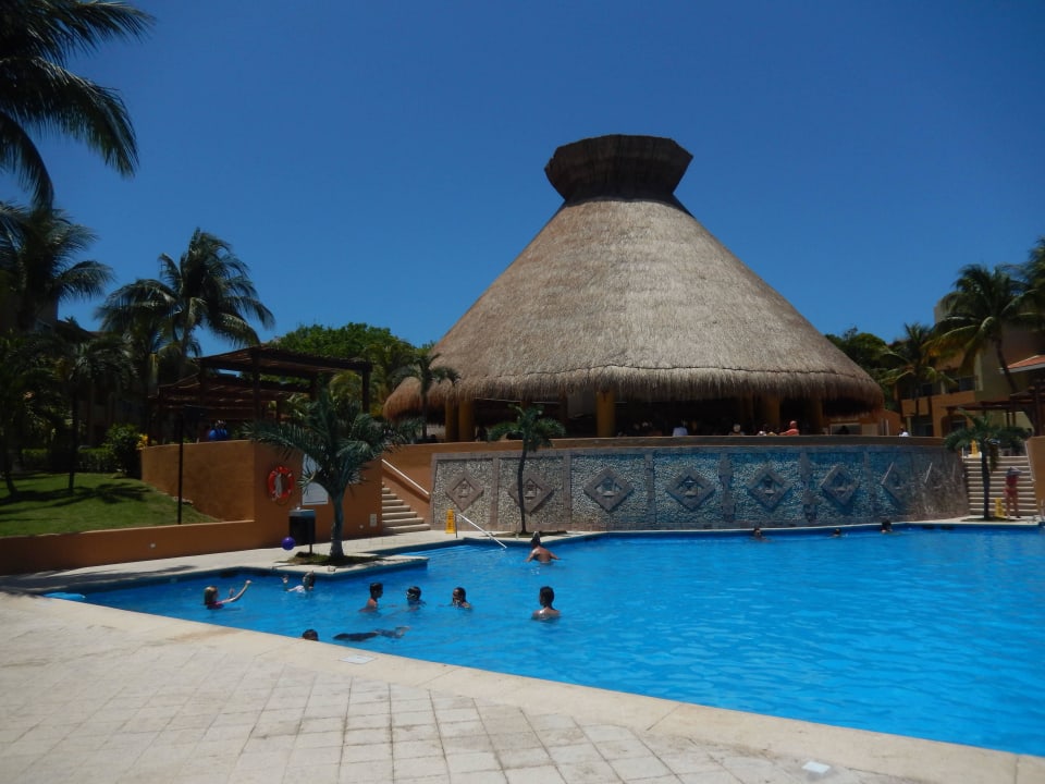 Blick auf die Poolbar Viva Azteca by Wyndham - All Inclusive Resort