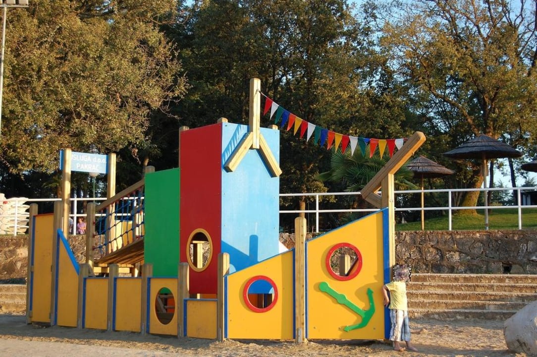 Spielplatz am Strand Rubin Hotel