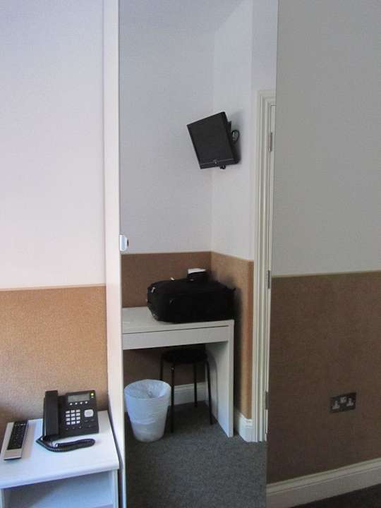 Schrank & Nachttisch Accommodation London Bridge