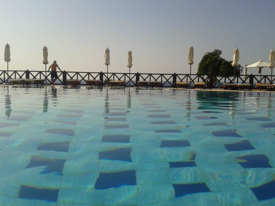 Pool bei Poolbar Mythos Hotel Kalithea Horizon Royal