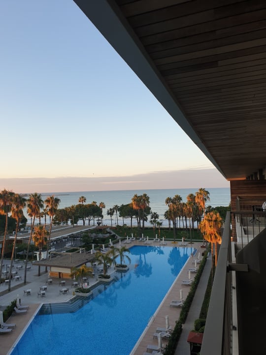 Ausblick Acanthus Cennet Barut Collection