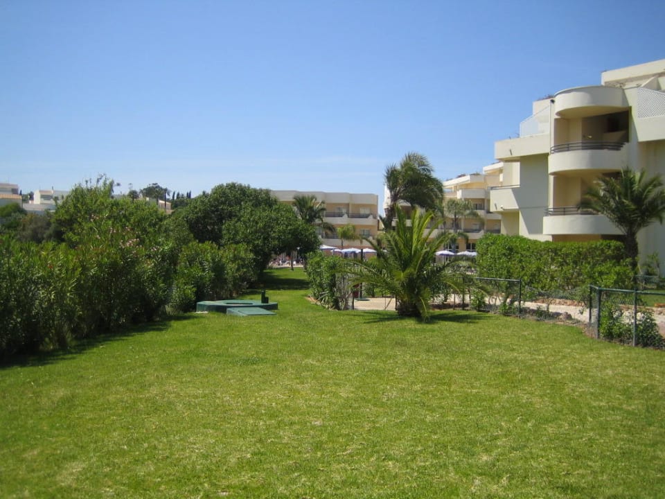 Blick zum Hotelgarten Hotel Vila Galé Náutico