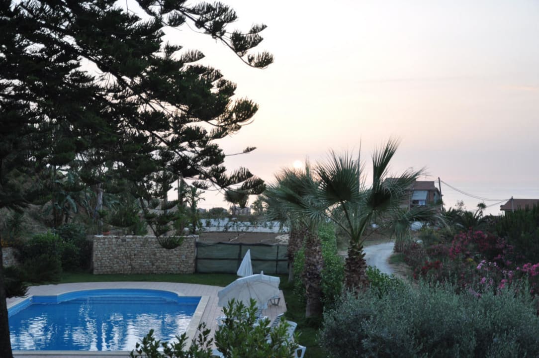 Abendstimmung am Pool Agriturismo Villa Luca