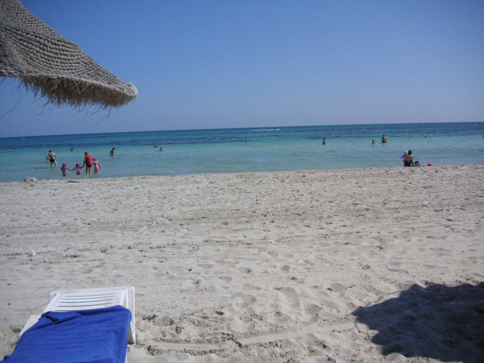 türkis-blaues Meer ohne Steine Iberostar Waves Mehari Djerba