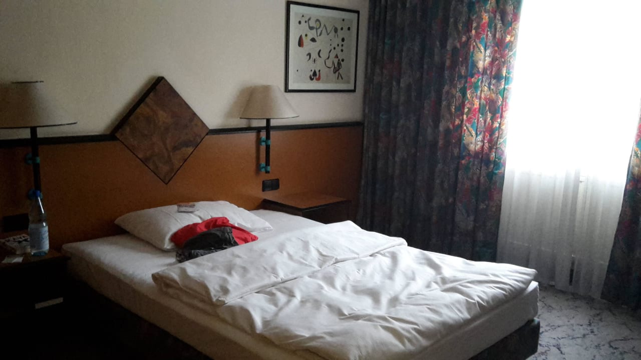 Einzelzimmer  H+ Hotel Stuttgart Herrenberg