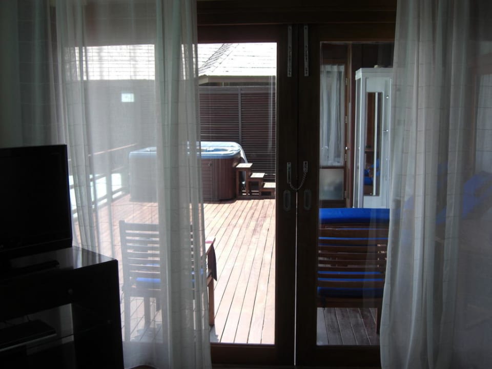 Blick auf privates Sonnendeck Sun Siyam Olhuveli