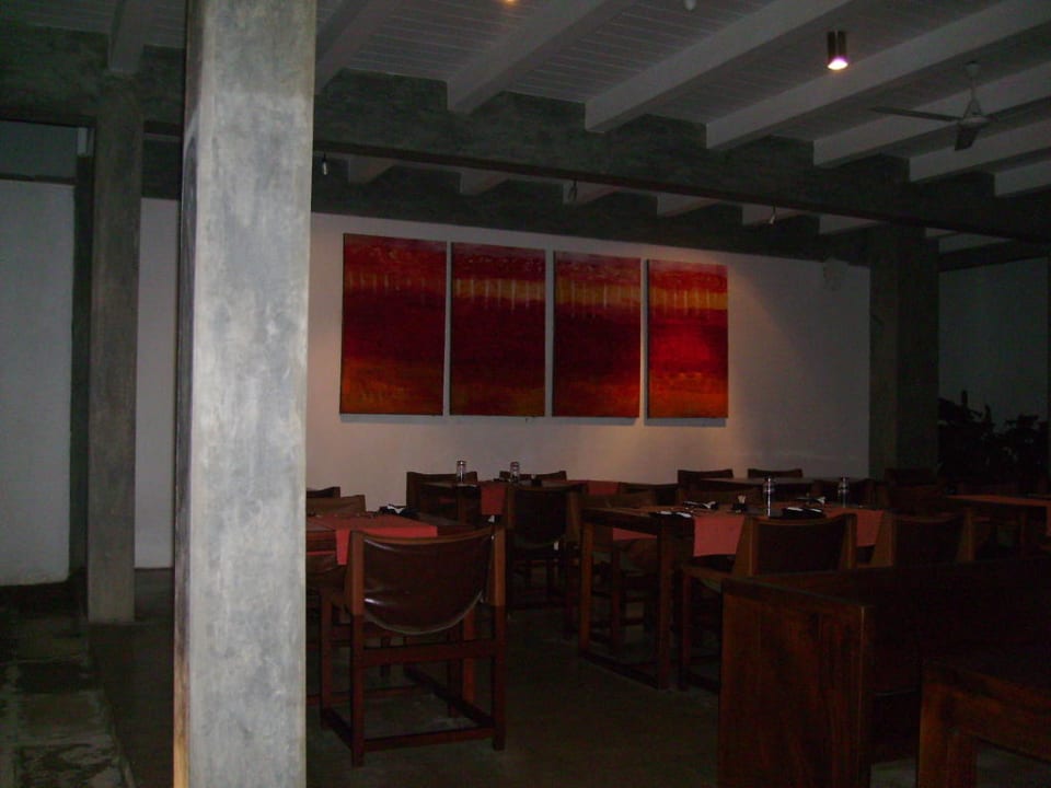 Offenes Restaurant in den Abendstunden Temple Tree Resort & Spa