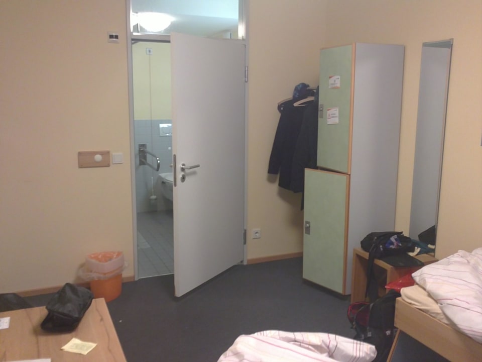 Vom Zimmer in das Bad DJH Jugendherberge Bremen