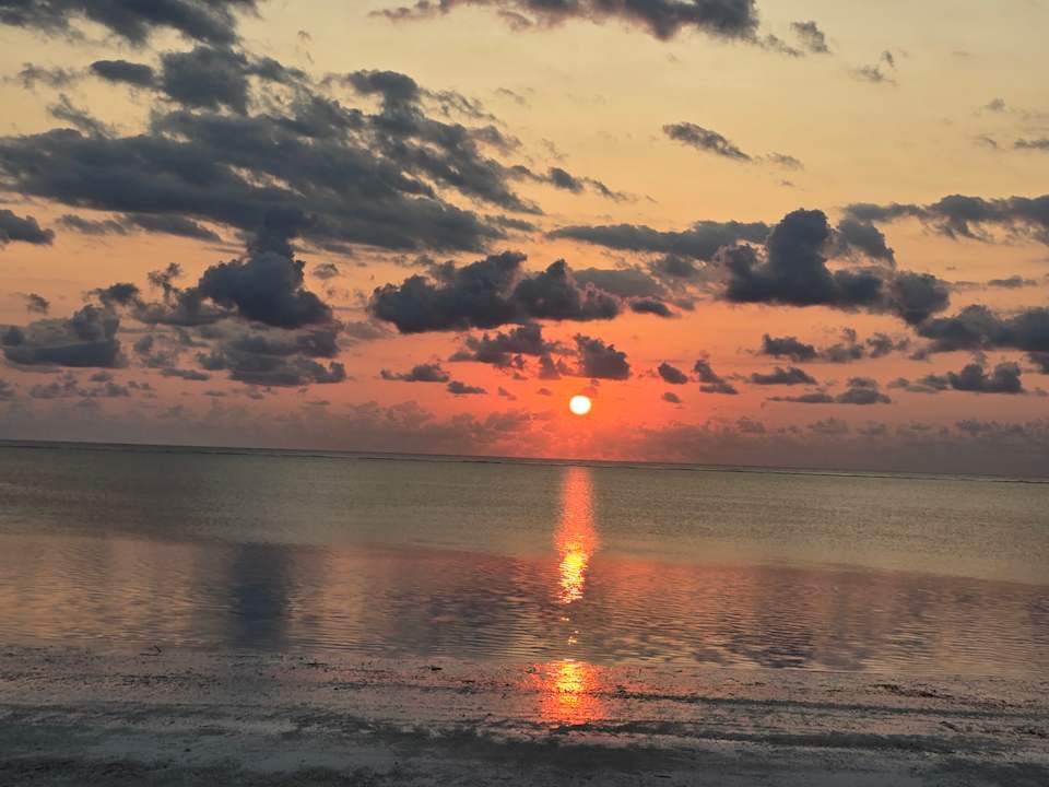 Strand Bluebay Beach Resort & Spa