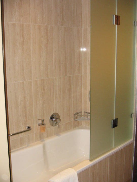 Bad / Dusche Lindner Hotel Vienna Am Belvedere, part of JdV by Hyatt