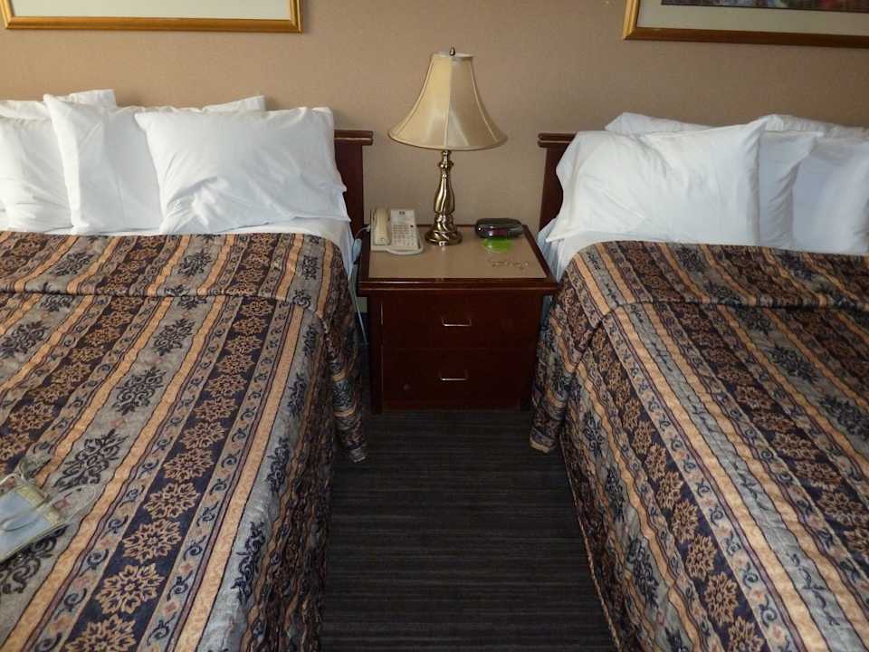 Abstand der Betten Travelodge by Wyndham Hotel & Convention Centre Quebec City