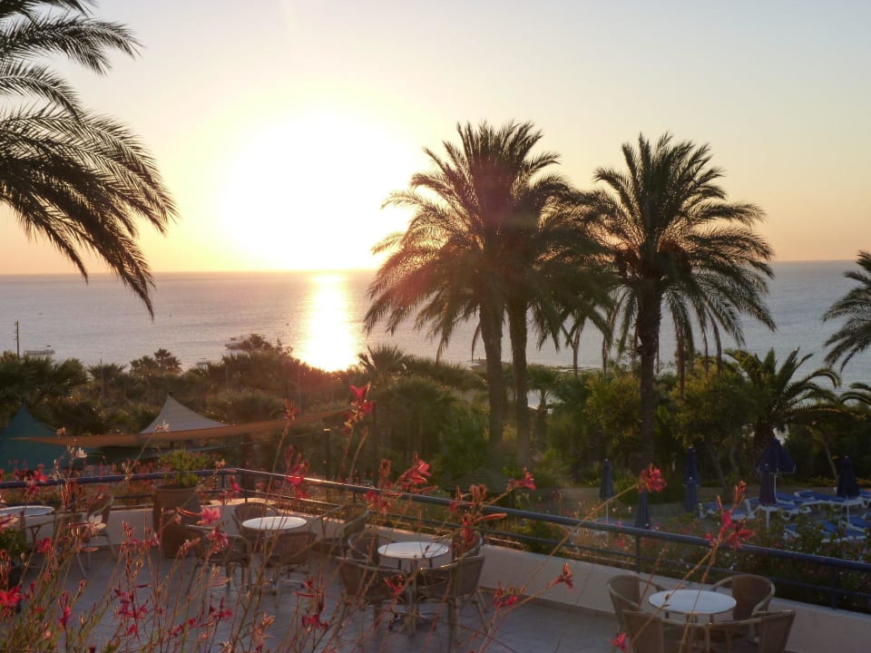 Terrasse mit Sonnenaufgang Rodos Princess Beach Hotel & Spa