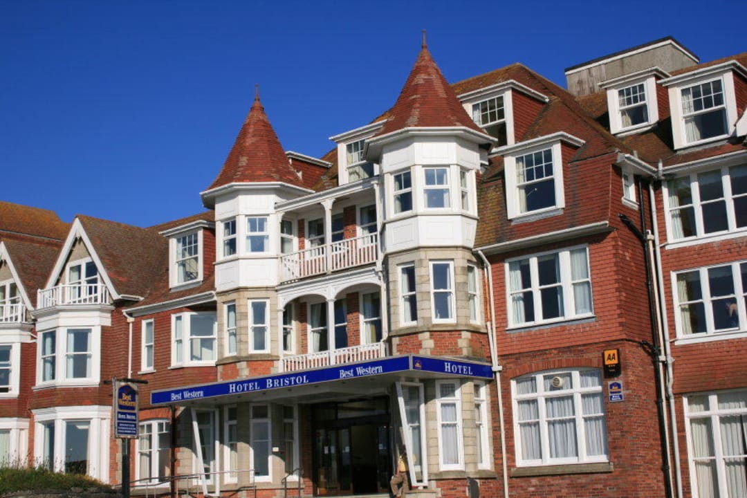 Aussenansicht von der Strassenseite Hotel Bristol