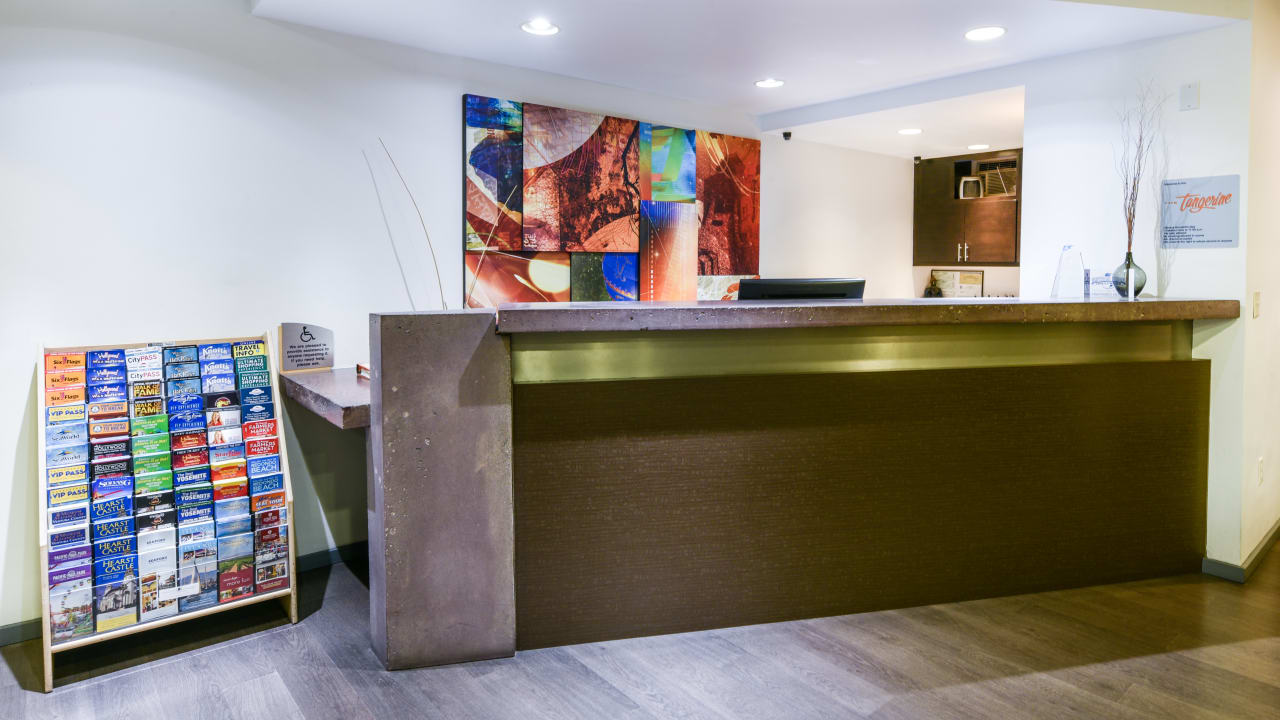 Lobby The Tangerine -  a Burbank Hotel