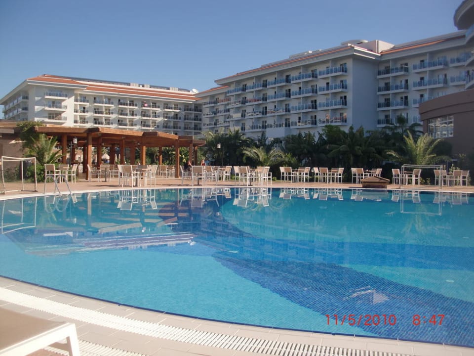 Hotel vom Pool aus gesehen Seaden Sea World Resort & Spa