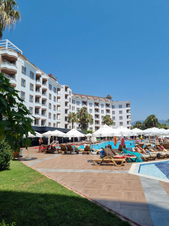 Außenansicht Hotel Royal Garden Beach