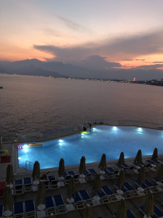 Pool Ramada Plaza by Wyndham Antalya