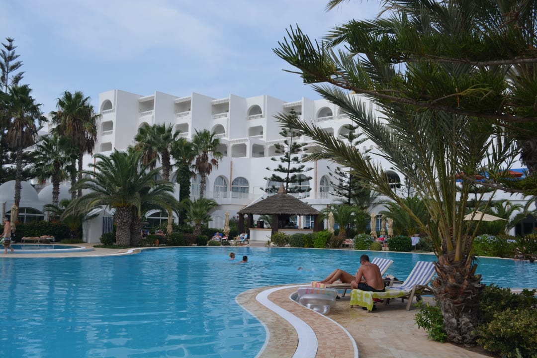 aussenrestaurant-hotel-aziza-beach-golf-spa-hammamet
