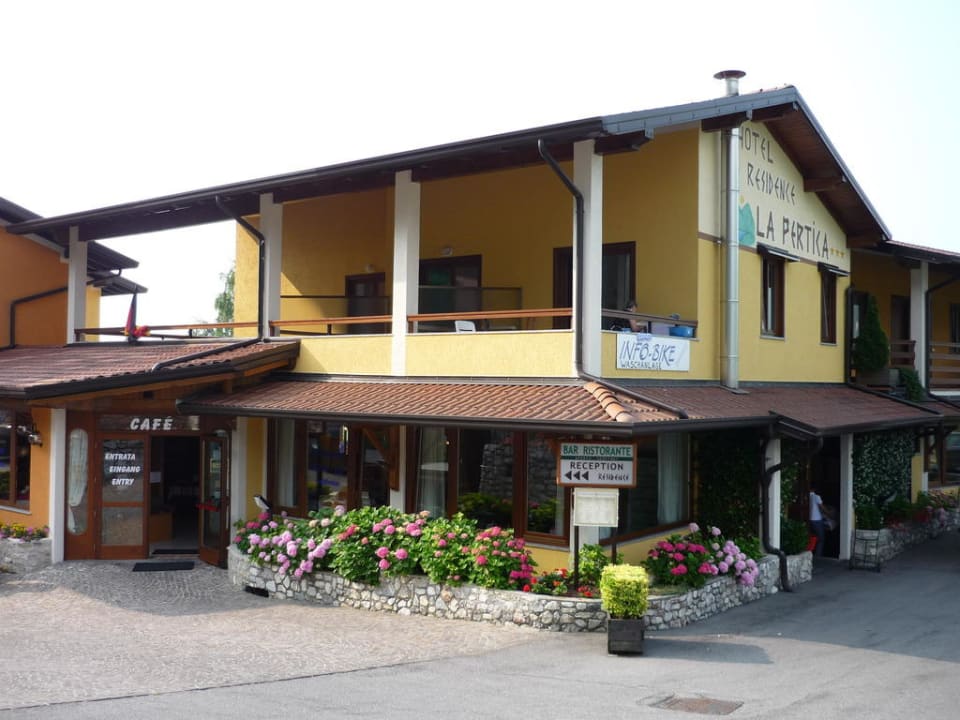 Aussenansicht Rezeption Hotel Residence La Pertica