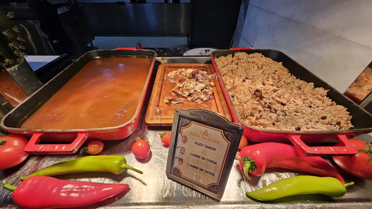 Gastro Royal Taj Mahal Hotel
